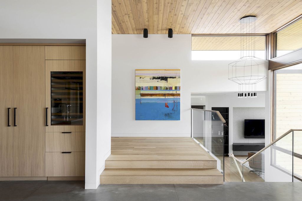 Silver Summit Integrated Perfectly into the Landscape by Imbue Design 19