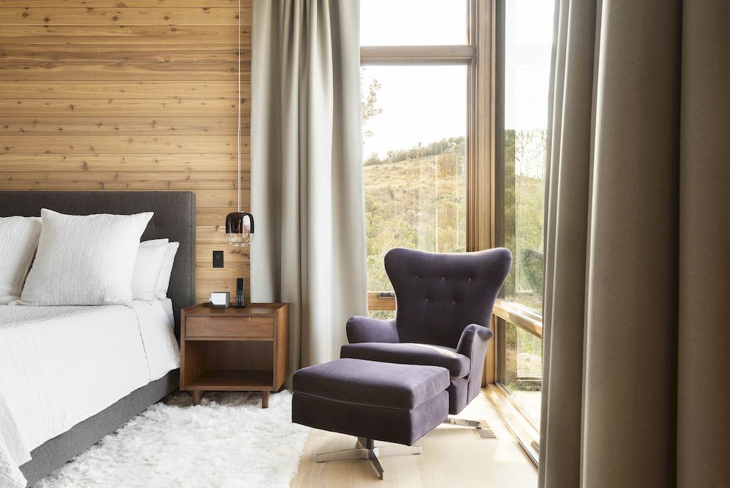 Silver Summit Integrated Perfectly into the Landscape by Imbue Design 23