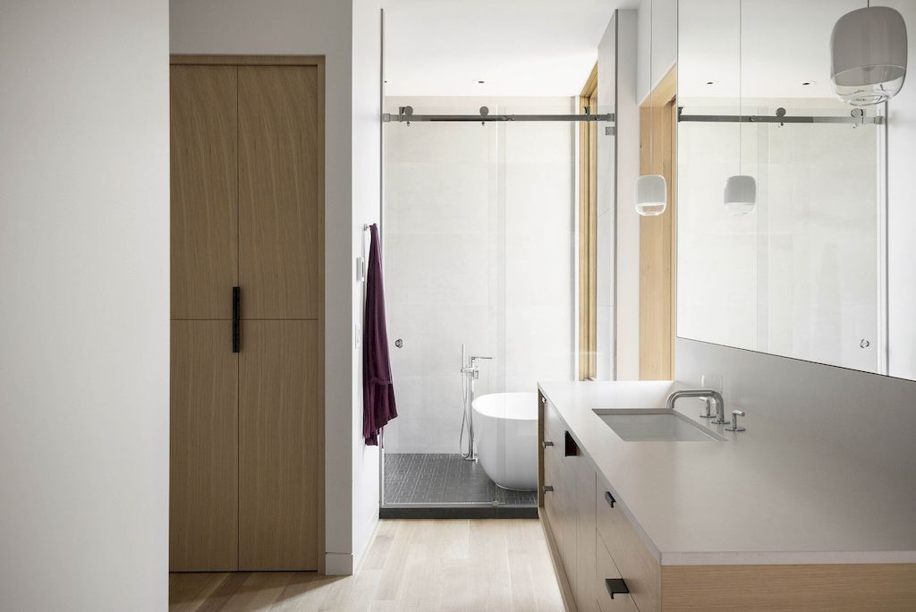 Silver Summit Integrated Perfectly into the Landscape by Imbue Design 25