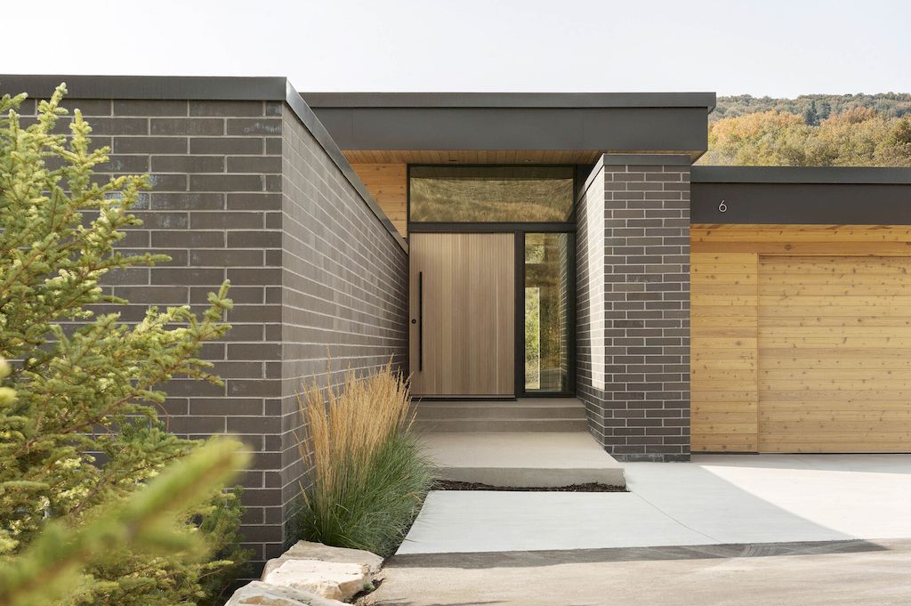 Silver Summit Integrated Perfectly into the Landscape by Imbue Design 5