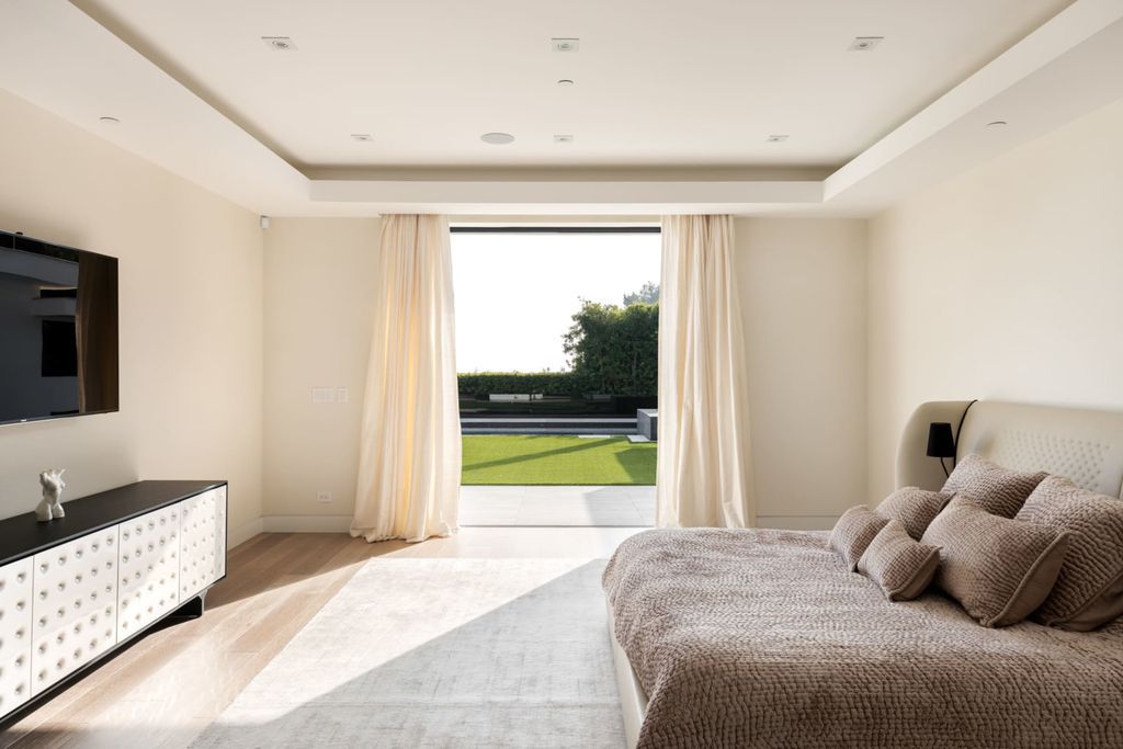 The Home in Beverly Hills is a contemporary masterpiece is built with soaring ceilings, clean lines, and sleek intricacies now available for sale. This home located at 1041 N Hillcrest Rd, Beverly Hills, California