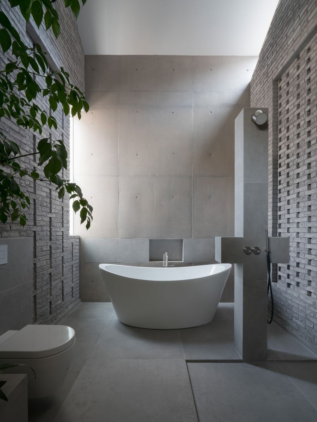 Surprising Seclusion House, an Inward-looking Home by HYLA Architects