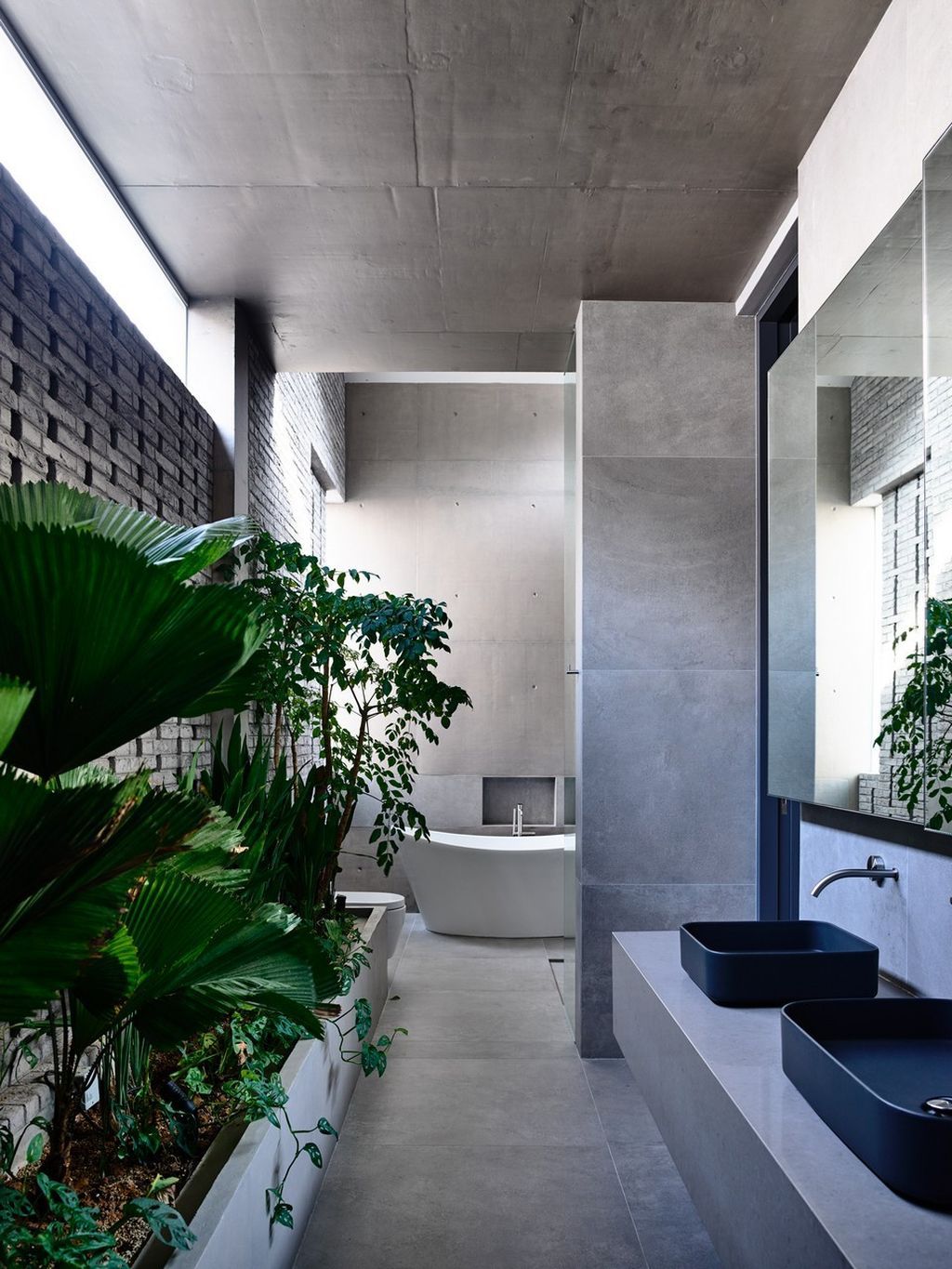 Surprising Seclusion House an Inward looking Home by HYLA Architects 2