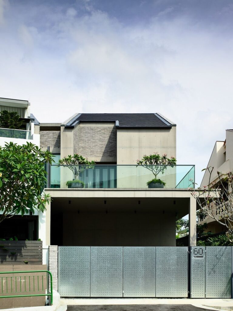 Surprising Seclusion House, an Inward-looking Home by HYLA Architects