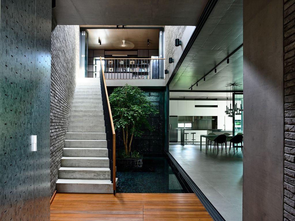 Surprising Seclusion House an Inward looking Home by HYLA Architects 4