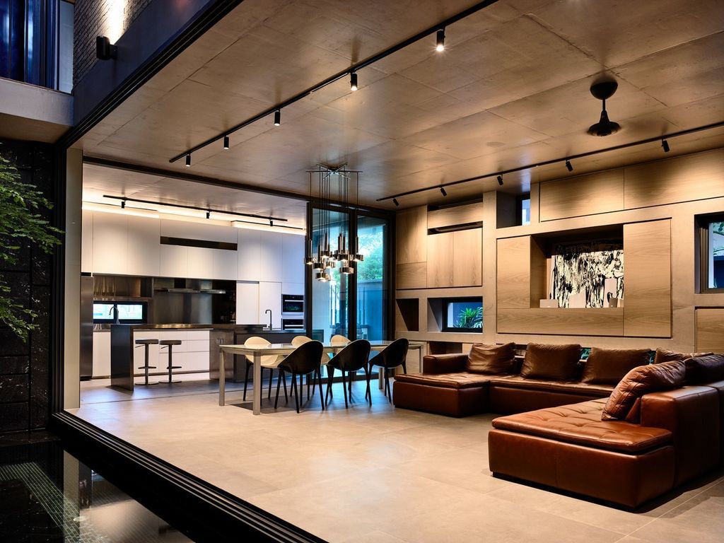 Surprising Seclusion House, an Inward-looking Home by HYLA Architects