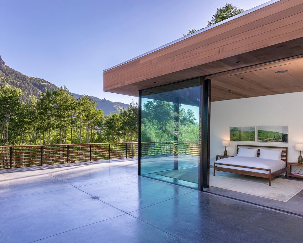 Telluride Glass House, luxury home by Efficiency Lab for Architecture PLLC