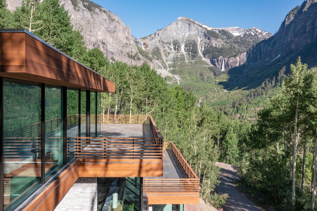 Telluride Glass House luxury home by Efficiency Lab for Architecture PLLC 3
