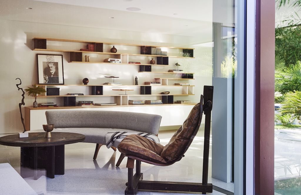 The Beverly Hills Home is a mid-century masterpiece offers the best of both worlds, historic and modern, which lends a living experience unparalleled by contemporary design now available for sale. This home located at 1061 Loma Vista Dr, Beverly Hills, California