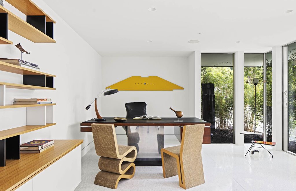 The Beverly Hills Home is a mid-century masterpiece offers the best of both worlds, historic and modern, which lends a living experience unparalleled by contemporary design now available for sale. This home located at 1061 Loma Vista Dr, Beverly Hills, California
