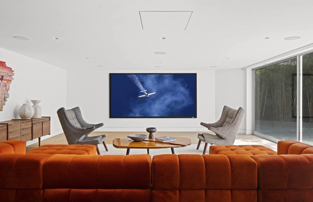 The Beverly Hills Home is a mid-century masterpiece offers the best of both worlds, historic and modern, which lends a living experience unparalleled by contemporary design now available for sale. This home located at 1061 Loma Vista Dr, Beverly Hills, California