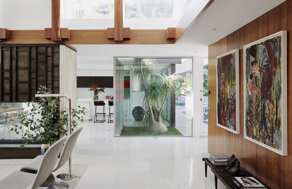 The Beverly Hills Home is a mid-century masterpiece offers the best of both worlds, historic and modern, which lends a living experience unparalleled by contemporary design now available for sale. This home located at 1061 Loma Vista Dr, Beverly Hills, California
