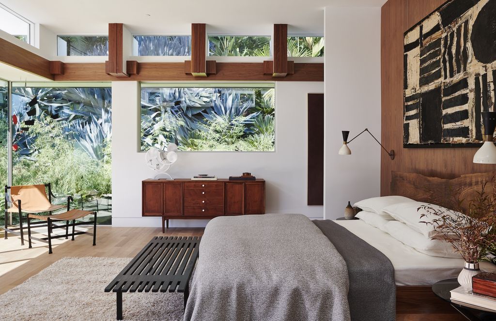 The Beverly Hills Home is a mid-century masterpiece offers the best of both worlds, historic and modern, which lends a living experience unparalleled by contemporary design now available for sale. This home located at 1061 Loma Vista Dr, Beverly Hills, California