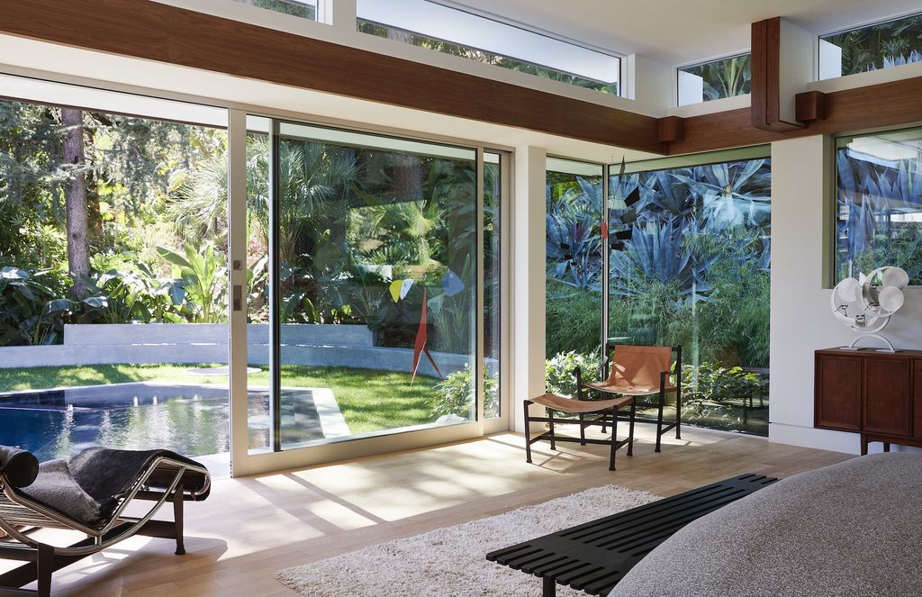 The Beverly Hills Home is a mid-century masterpiece offers the best of both worlds, historic and modern, which lends a living experience unparalleled by contemporary design now available for sale. This home located at 1061 Loma Vista Dr, Beverly Hills, California