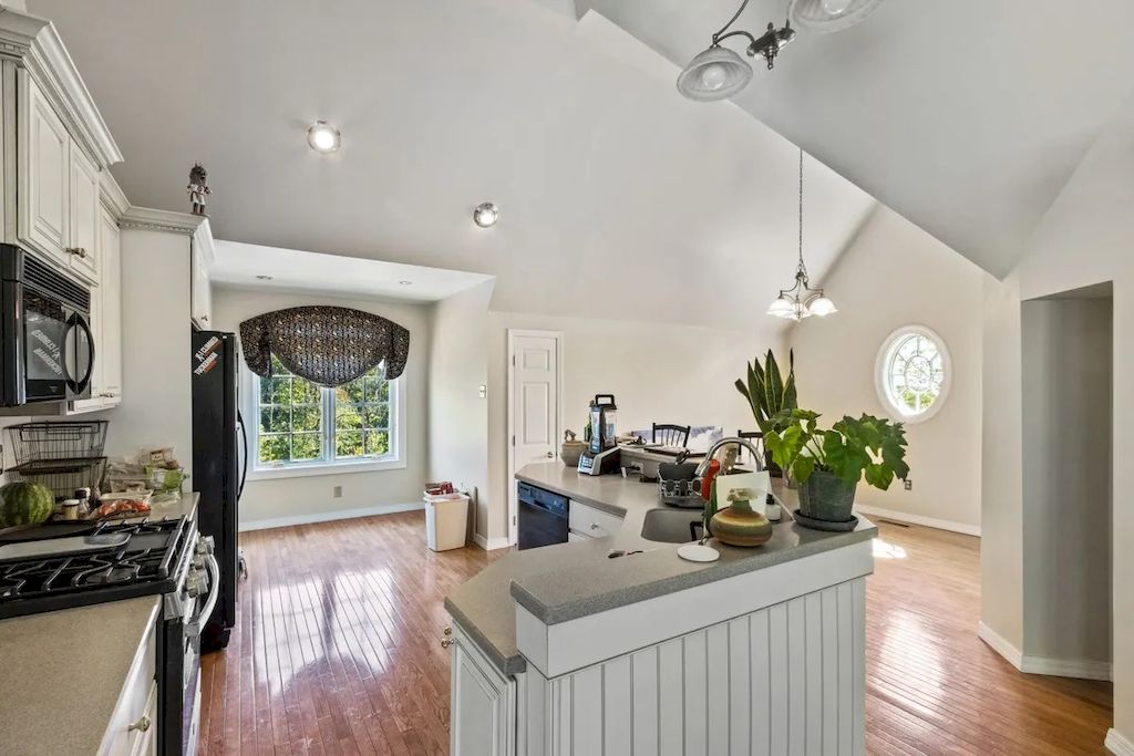 The Home in Pennsylvania is a luxurious home now available for sale. This home located at 1212 Township Line Rd, Chalfont, Pennsylvania; offering 07 bedrooms and 10 bathrooms with 12,300 square feet of living spaces.
