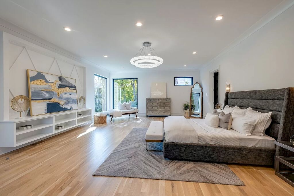 The Tennessee Home is a luxurious home on 2 acres featuring sophisticated lighting, oversized windows and a jaw-dropping pool now available for sale. This home located at 5026 Franklin Pike, Nashville, Tennessee; offering 06 bedrooms and 13 bathrooms with 14,021 square feet of living spaces.