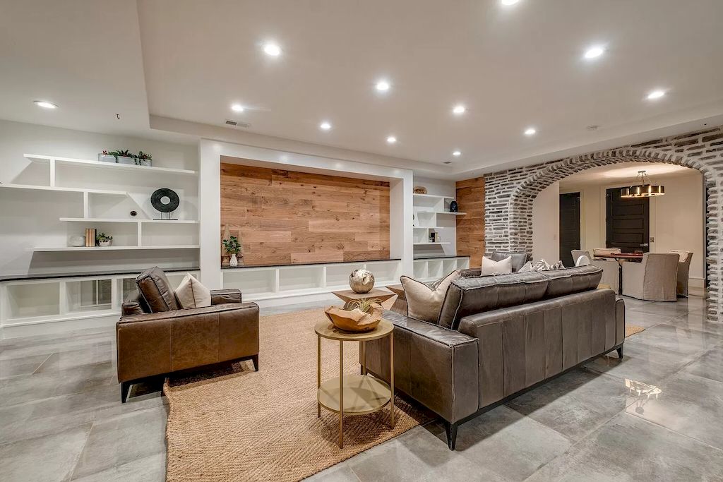 The Tennessee Home is a luxurious home on 2 acres featuring sophisticated lighting, oversized windows and a jaw-dropping pool now available for sale. This home located at 5026 Franklin Pike, Nashville, Tennessee; offering 06 bedrooms and 13 bathrooms with 14,021 square feet of living spaces.