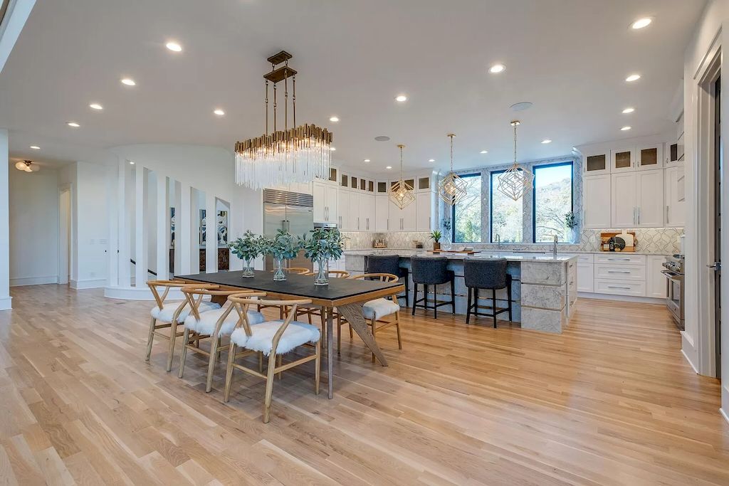 The Tennessee Home is a luxurious home on 2 acres featuring sophisticated lighting, oversized windows and a jaw-dropping pool now available for sale. This home located at 5026 Franklin Pike, Nashville, Tennessee; offering 06 bedrooms and 13 bathrooms with 14,021 square feet of living spaces.