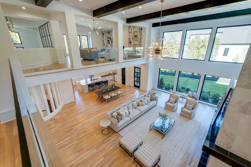 The Tennessee Home is a luxurious home on 2 acres featuring sophisticated lighting, oversized windows and a jaw-dropping pool now available for sale. This home located at 5026 Franklin Pike, Nashville, Tennessee; offering 06 bedrooms and 13 bathrooms with 14,021 square feet of living spaces.