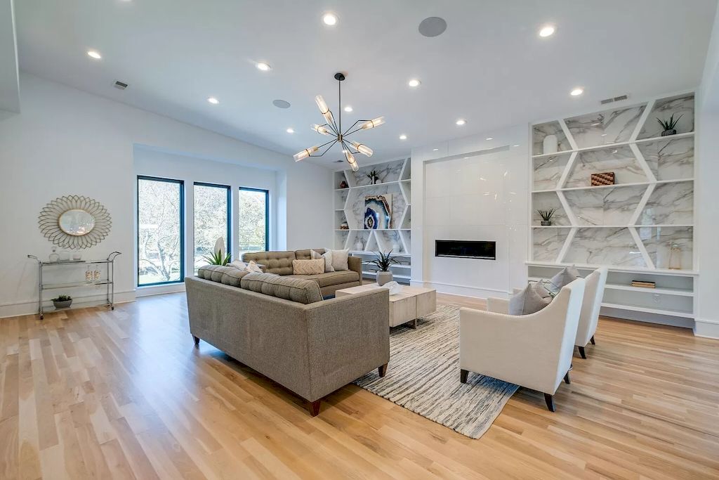 The Tennessee Home is a luxurious home on 2 acres featuring sophisticated lighting, oversized windows and a jaw-dropping pool now available for sale. This home located at 5026 Franklin Pike, Nashville, Tennessee; offering 06 bedrooms and 13 bathrooms with 14,021 square feet of living spaces.