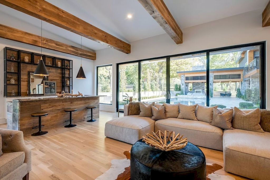 The Tennessee Home is a luxurious home on 2 acres featuring sophisticated lighting, oversized windows and a jaw-dropping pool now available for sale. This home located at 5026 Franklin Pike, Nashville, Tennessee; offering 06 bedrooms and 13 bathrooms with 14,021 square feet of living spaces.