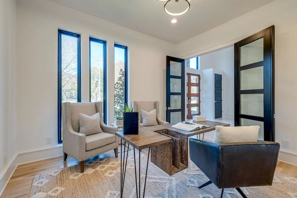 The Tennessee Home is a luxurious home on 2 acres featuring sophisticated lighting, oversized windows and a jaw-dropping pool now available for sale. This home located at 5026 Franklin Pike, Nashville, Tennessee; offering 06 bedrooms and 13 bathrooms with 14,021 square feet of living spaces.