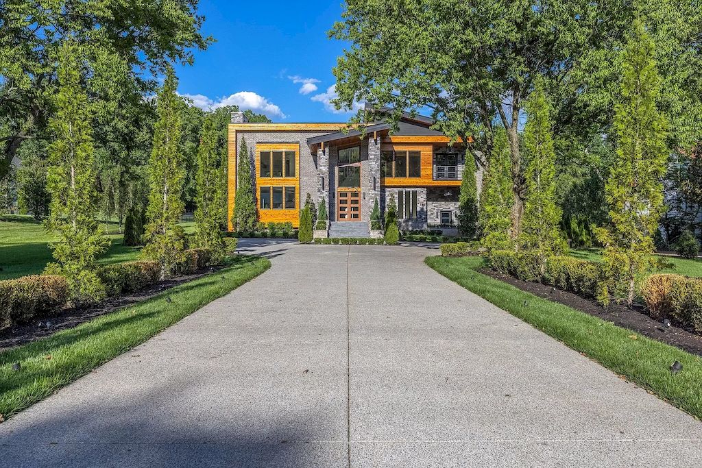 The Tennessee Home is a luxurious home on 2 acres featuring sophisticated lighting, oversized windows and a jaw-dropping pool now available for sale. This home located at 5026 Franklin Pike, Nashville, Tennessee; offering 06 bedrooms and 13 bathrooms with 14,021 square feet of living spaces.