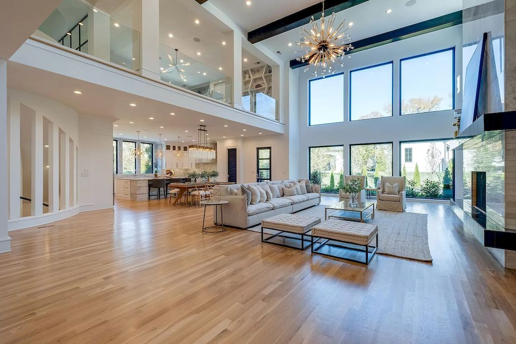 The Tennessee Home is a luxurious home on 2 acres featuring sophisticated lighting, oversized windows and a jaw-dropping pool now available for sale. This home located at 5026 Franklin Pike, Nashville, Tennessee; offering 06 bedrooms and 13 bathrooms with 14,021 square feet of living spaces.