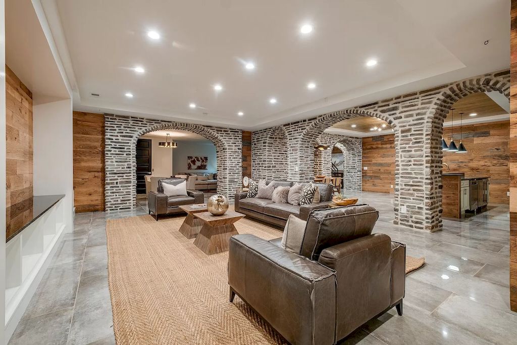 The Tennessee Home is a luxurious home on 2 acres featuring sophisticated lighting, oversized windows and a jaw-dropping pool now available for sale. This home located at 5026 Franklin Pike, Nashville, Tennessee; offering 06 bedrooms and 13 bathrooms with 14,021 square feet of living spaces.