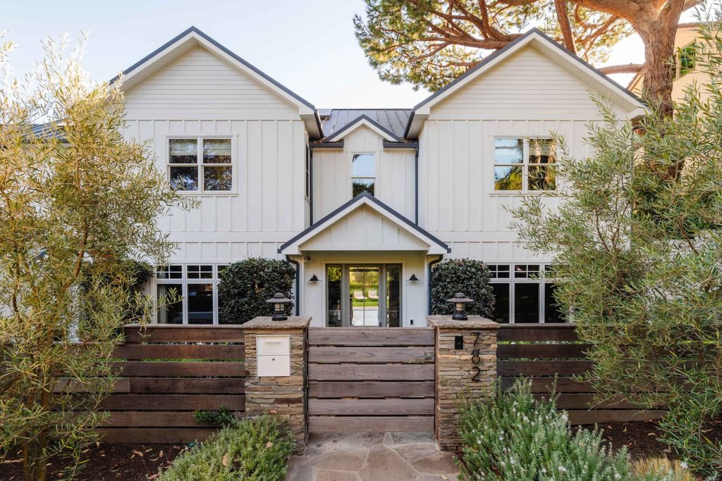 The Modern Farmhouse in Pacific Palisades blends artisanal details, top finishes, voluminous rooms, and an open concept indoor-outdoor layout now available for sale. This home located at 782 Ranch Ln, Pacific Palisades, California