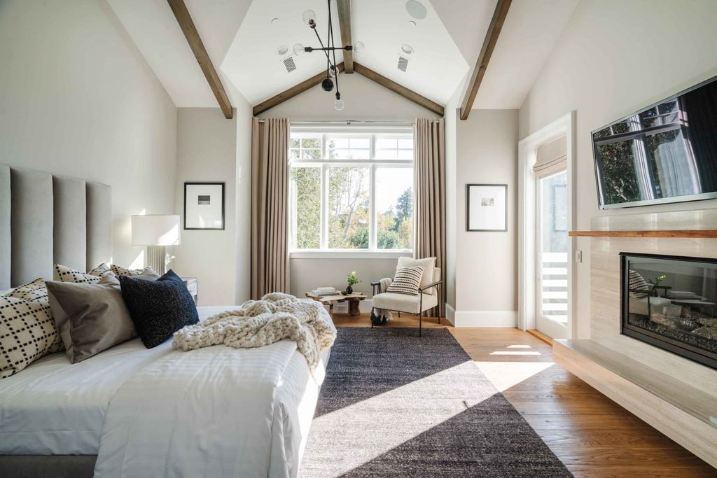 The Modern Farmhouse in Pacific Palisades blends artisanal details, top finishes, voluminous rooms, and an open concept indoor-outdoor layout now available for sale. This home located at 782 Ranch Ln, Pacific Palisades, California