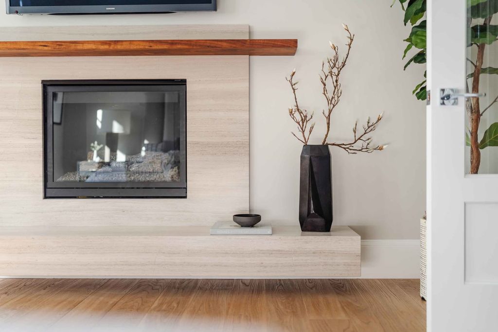 The Modern Farmhouse in Pacific Palisades blends artisanal details, top finishes, voluminous rooms, and an open concept indoor-outdoor layout now available for sale. This home located at 782 Ranch Ln, Pacific Palisades, California