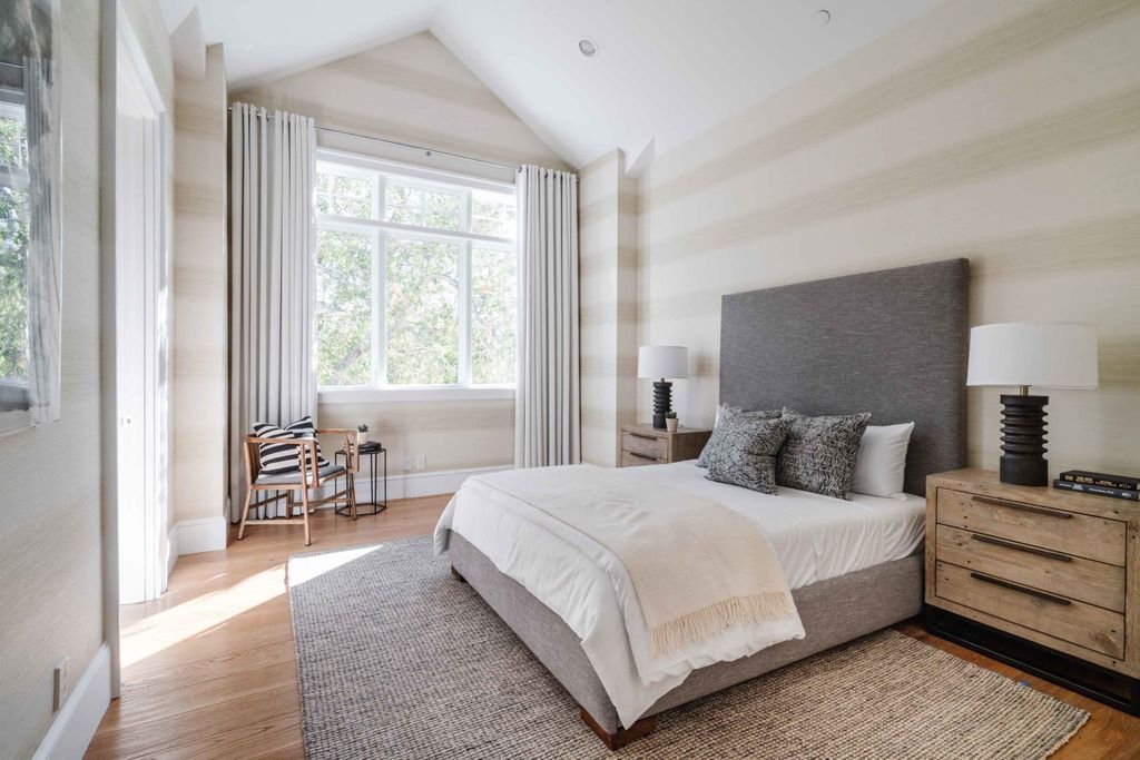 The Modern Farmhouse in Pacific Palisades blends artisanal details, top finishes, voluminous rooms, and an open concept indoor-outdoor layout now available for sale. This home located at 782 Ranch Ln, Pacific Palisades, California