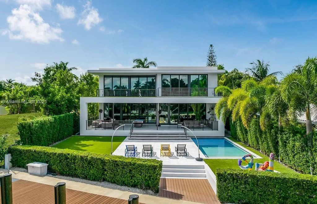 The Home in Miami is a tropical modern estate built with top level finish with breathtaking open floor plan of living spaces now available for sale. This home located at 7333 Belle Meade Blvd, Miami, Florida