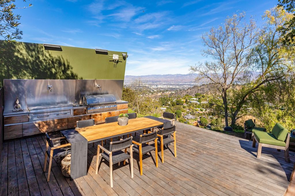 The Los Angeles Home is a hilltop sanctuary nestled on 1.5 picturesque acres perched above Laurel Canyon and built by AIA award-winning architect Hagy Belzberg now available for sale. This home located at 8520 Skyline Dr, Los Angeles, California
