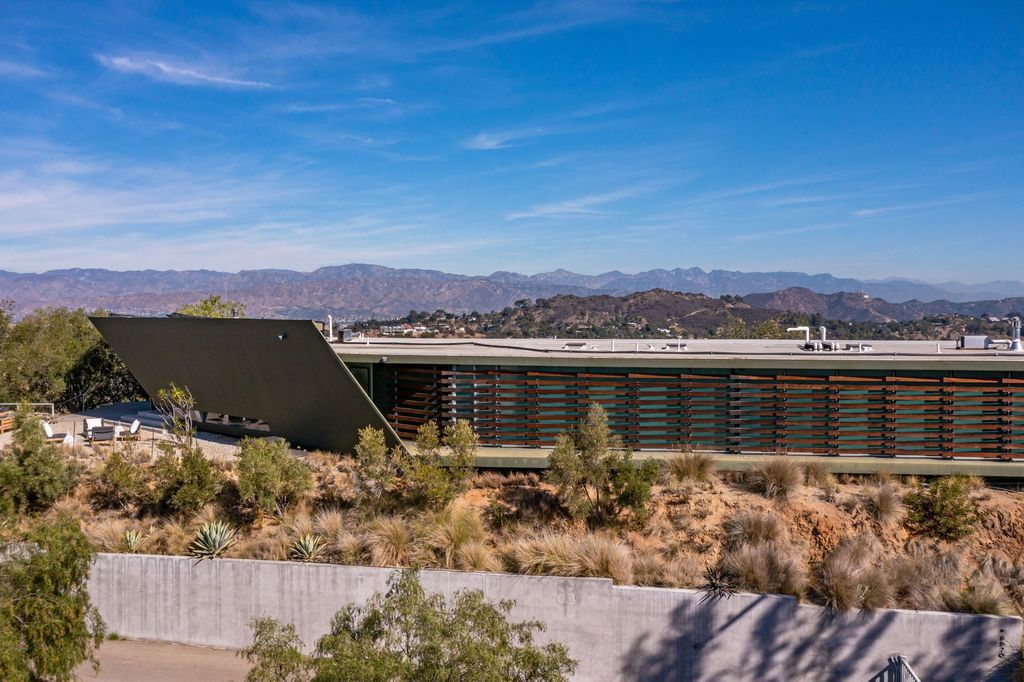 The Los Angeles Home is a hilltop sanctuary nestled on 1.5 picturesque acres perched above Laurel Canyon and built by AIA award-winning architect Hagy Belzberg now available for sale. This home located at 8520 Skyline Dr, Los Angeles, California