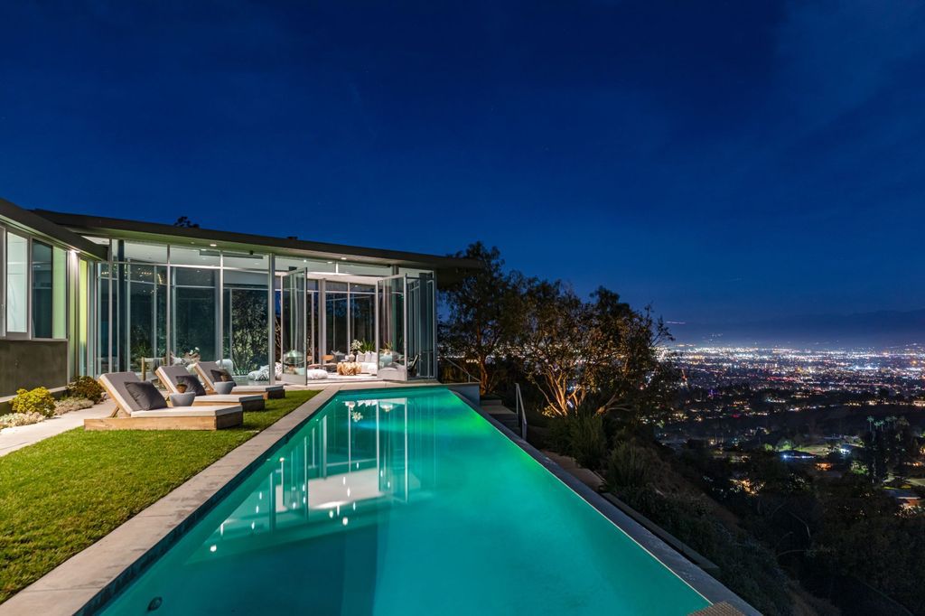 The Los Angeles Home is a hilltop sanctuary nestled on 1.5 picturesque acres perched above Laurel Canyon and built by AIA award-winning architect Hagy Belzberg now available for sale. This home located at 8520 Skyline Dr, Los Angeles, California