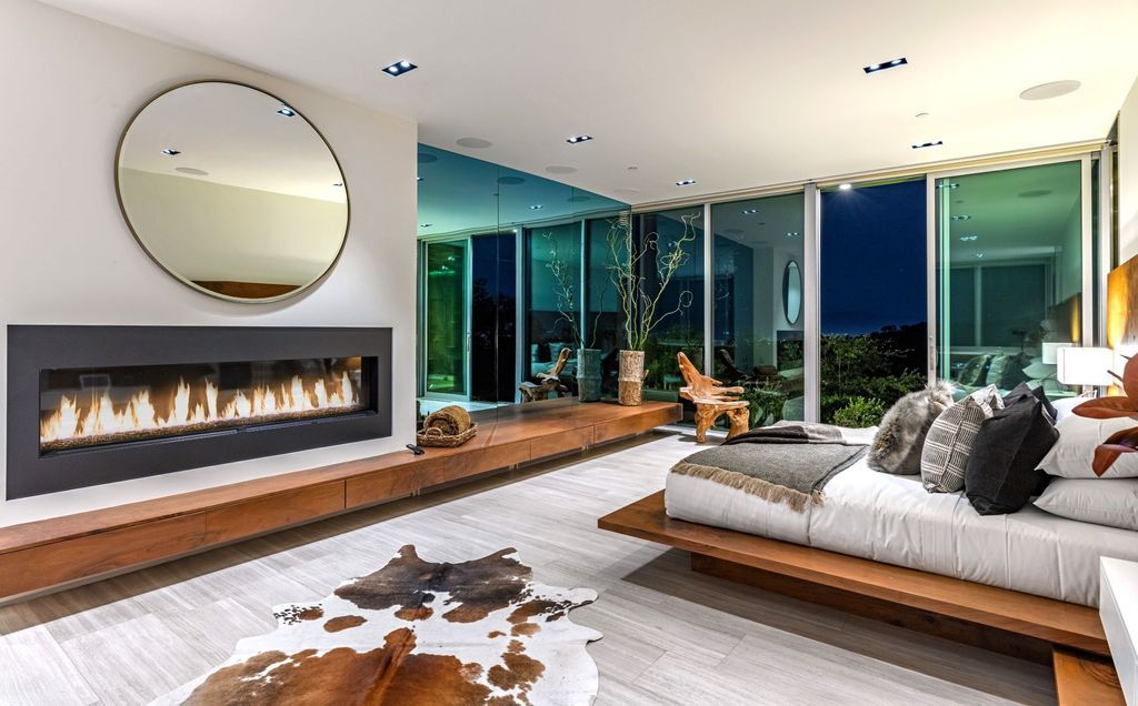 The Los Angeles Home is a hilltop sanctuary nestled on 1.5 picturesque acres perched above Laurel Canyon and built by AIA award-winning architect Hagy Belzberg now available for sale. This home located at 8520 Skyline Dr, Los Angeles, California