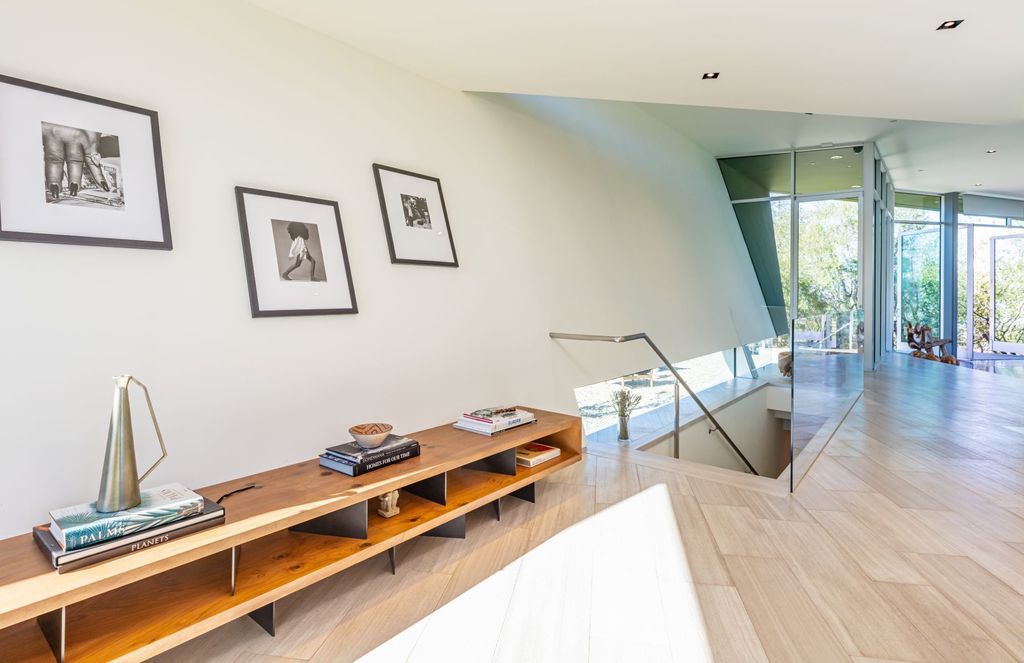 The Los Angeles Home is a hilltop sanctuary nestled on 1.5 picturesque acres perched above Laurel Canyon and built by AIA award-winning architect Hagy Belzberg now available for sale. This home located at 8520 Skyline Dr, Los Angeles, California