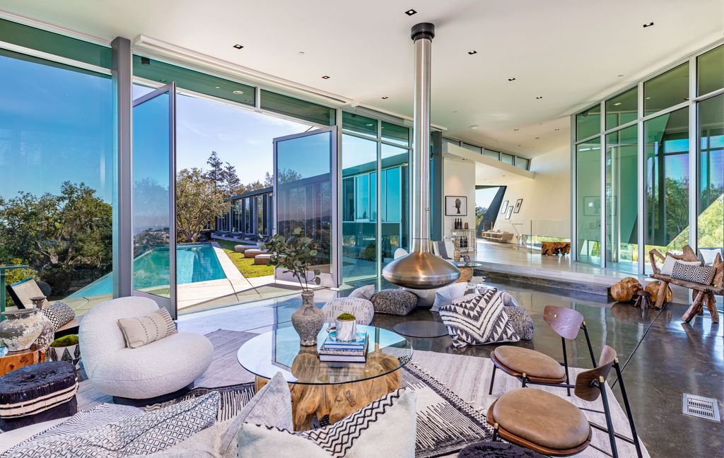 The Los Angeles Home is a hilltop sanctuary nestled on 1.5 picturesque acres perched above Laurel Canyon and built by AIA award-winning architect Hagy Belzberg now available for sale. This home located at 8520 Skyline Dr, Los Angeles, California