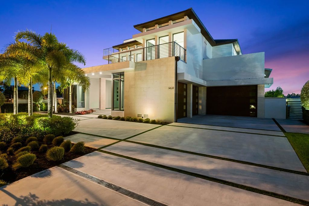 The Home in Fort Lauderdale is a A coastal turn key modern masterpiece in Harbor Beach with entertaining-ready layout now available for sale. This home located at 1425 E Lake Dr, Fort Lauderdale, Florida