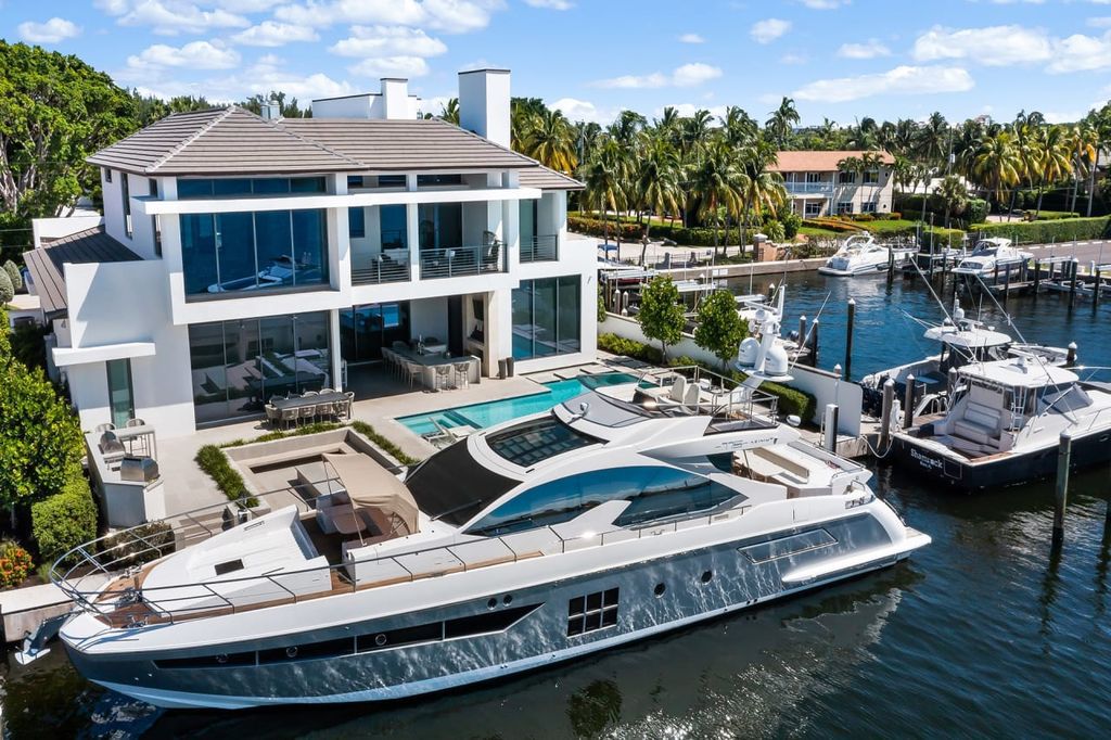 The Home in Fort Lauderdale is a A coastal turn key modern masterpiece in Harbor Beach with entertaining-ready layout now available for sale. This home located at 1425 E Lake Dr, Fort Lauderdale, Florida