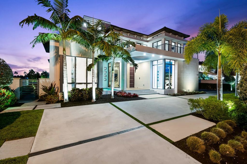 The Home in Fort Lauderdale is a A coastal turn key modern masterpiece in Harbor Beach with entertaining-ready layout now available for sale. This home located at 1425 E Lake Dr, Fort Lauderdale, Florida