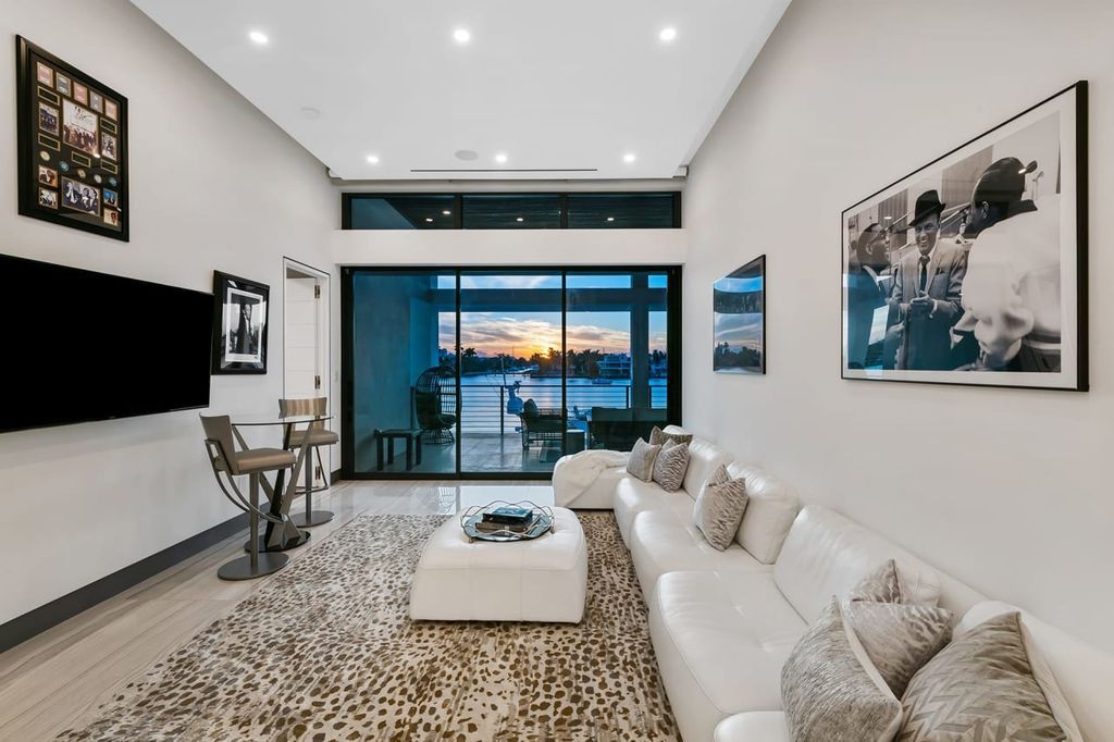The Home in Fort Lauderdale is a A coastal turn key modern masterpiece in Harbor Beach with entertaining-ready layout now available for sale. This home located at 1425 E Lake Dr, Fort Lauderdale, Florida