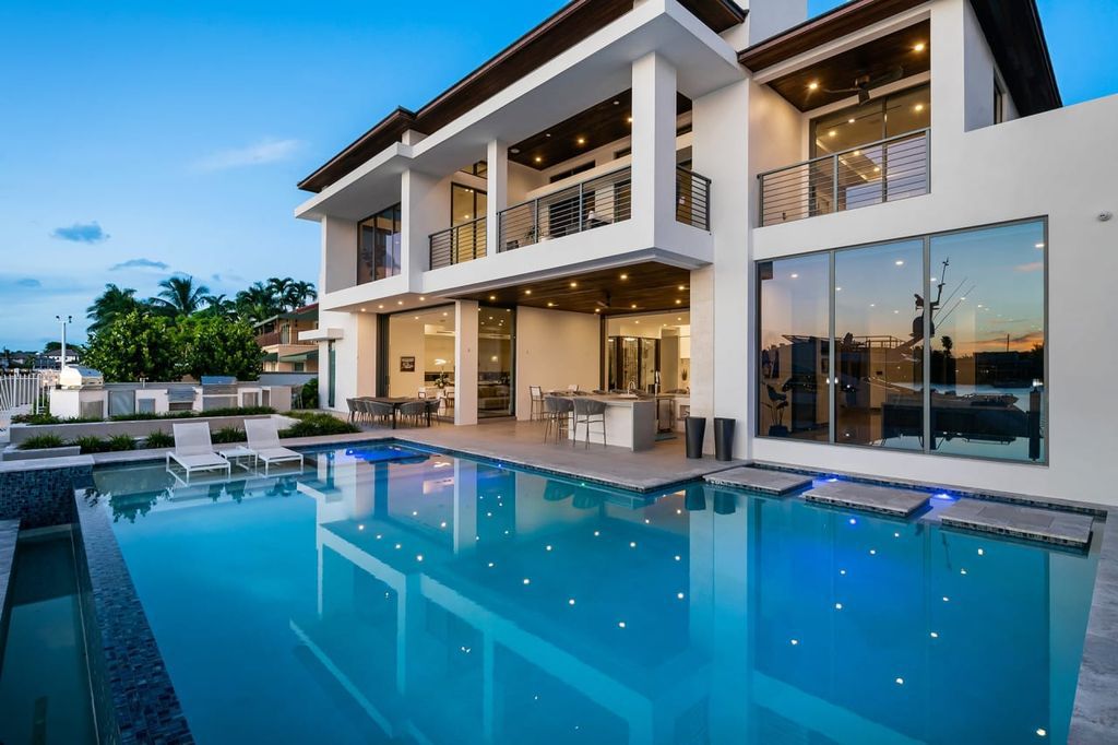 The Home in Fort Lauderdale is a A coastal turn key modern masterpiece in Harbor Beach with entertaining-ready layout now available for sale. This home located at 1425 E Lake Dr, Fort Lauderdale, Florida