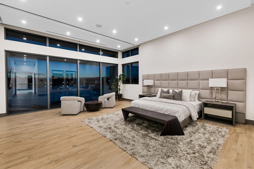 The Home in Fort Lauderdale is a A coastal turn key modern masterpiece in Harbor Beach with entertaining-ready layout now available for sale. This home located at 1425 E Lake Dr, Fort Lauderdale, Florida
