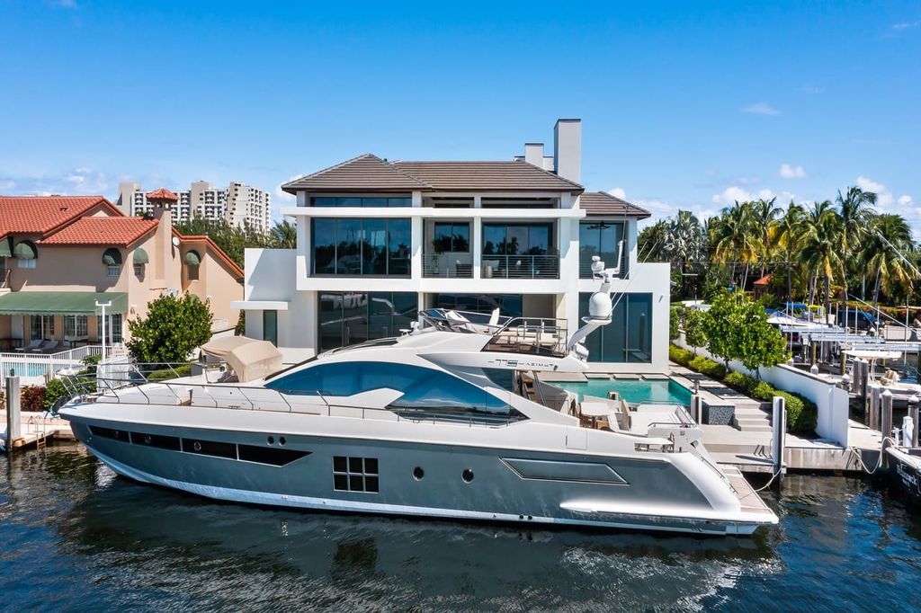 The Home in Fort Lauderdale is a A coastal turn key modern masterpiece in Harbor Beach with entertaining-ready layout now available for sale. This home located at 1425 E Lake Dr, Fort Lauderdale, Florida