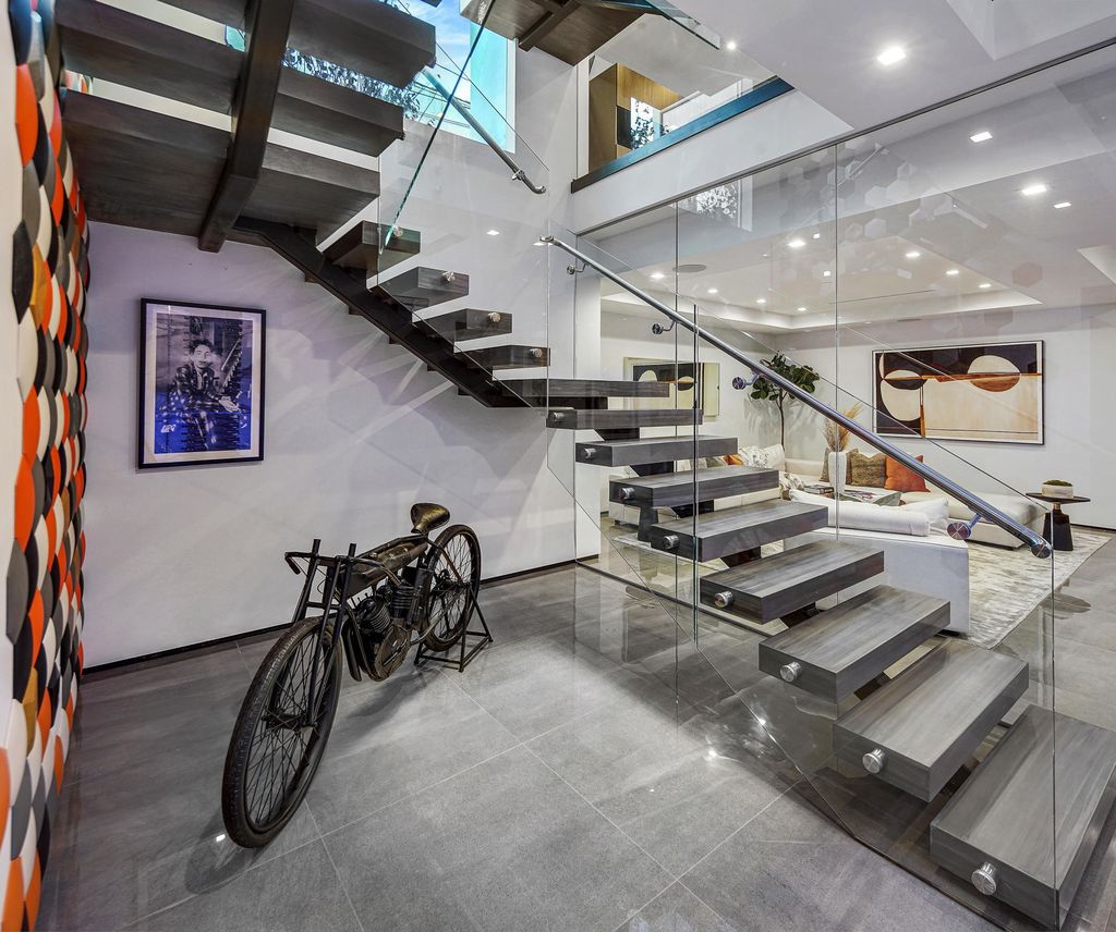 The Home in Beverly Grove is a brand-new 2021 geometric modern using an intricate blend of materials and architectural elements now available for sale. This home located at 542 N Vista St, Los Angeles, California