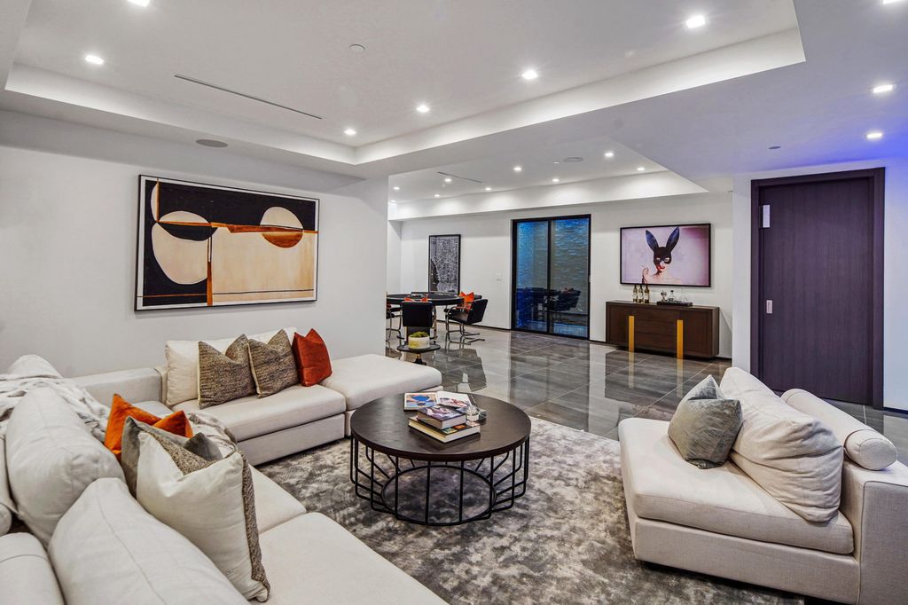 The Home in Beverly Grove is a brand-new 2021 geometric modern using an intricate blend of materials and architectural elements now available for sale. This home located at 542 N Vista St, Los Angeles, California