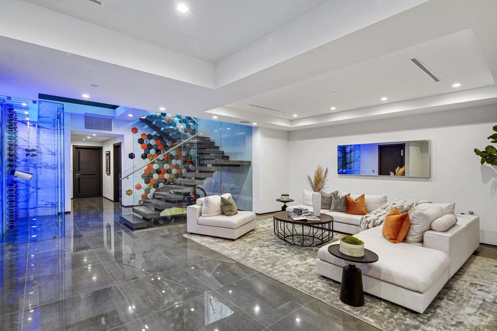 The Home in Beverly Grove is a brand-new 2021 geometric modern using an intricate blend of materials and architectural elements now available for sale. This home located at 542 N Vista St, Los Angeles, California